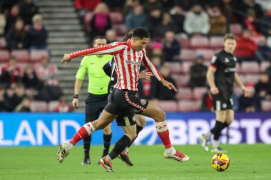 Sunderland 'dan Jobe Bellingham, 10 Aralık 2024' te İngiltere 'nin Sunderland kentinde oynanan Sunderland-Bristol City maçında topu aldı.
