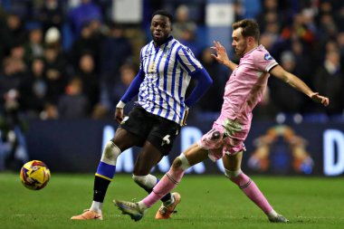 Sheffield 'li Dominic Iorfa Çarşamba günü Blackburn Rovers takımından Ryan Hedges' in 10 Aralık 2024 'te Hillsborough, Sheffield, İngiltere' de Çarşamba günü Blackburn Rovers 'a karşı oynadığı maçta baskısı altında.