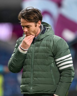 Burnley 'nin Scott Parker Menajeri, 10 Aralık 2024' te Burnley, Burnley, İngiltere Turf Moor 'da oynanan Sky Bet Şampiyonası maçının sonunda sahadan ayrılırken hayal kırıklığına uğradı.