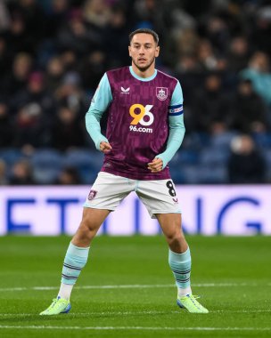 Burnley takımından Josh Brownhill 10 Aralık 2024 'te Burnley ile Derby County Turf Moor, Burnley, İngiltere' de oynanan maçta