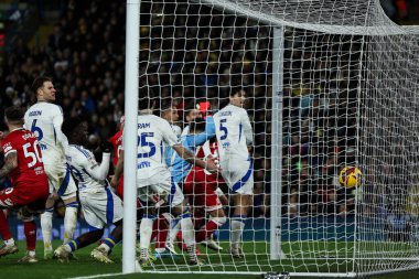 Leeds United takımının oyuncusu Max Wber, 10 Aralık 2024 'te Leeds Road, Leeds, İngiltere' de oynanan Sky Bet Şampiyonası maçında kendi kalesine 1-1 kazandırdı.