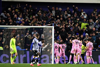 Blackburn, Blackburn Rovers 'dan Makhtar Gueye' nin 10 Aralık 2024 'te Hillsborough, Sheffield, İngiltere' de Çarşamba günü oynanan Blackburn Rovers maçında attığı golü kutluyor.