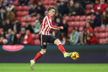 Sunderland 'dan Chris Mepham, 10 Aralık 2024' te İngiltere 'nin Sunderland şehrindeki Bristol City Stadyumu' na karşı oynanan Gökyüzü İddia Şampiyonası maçında pas attı.