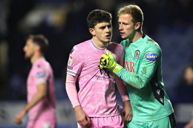 Blackburn Rovers 'dan Owen Beck ve Blackburn Rovers' dan Aynsley Pears Sky Bet Şampiyonası maçında Sheffield Çarşamba günü Hillsborough, Sheffield, İngiltere 'de Blackburn Rovers' a karşı, 10 Aralık 2024
