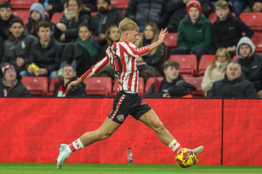 Sunderland 'dan Tom Watson, 10 Aralık 2024' te İngiltere 'nin Sunderland kentinde oynanan Bristol City Stadyumu maçında topu aldı.