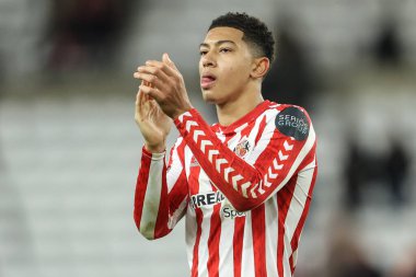 Sunderland 'dan Jobe Bellingham, 10 Aralık 2024' te İngiltere 'nin Sunderland kentinde oynanan Sky Bet Şampiyonası karşılaşmasında taraftarları alkışlıyor.