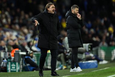 Leeds United 'ın Daniel Farke teknik direktörü, 10 Aralık 2024' te Leeds Road, Leeds, İngiltere 'de oynanan Sky Bet Şampiyonası maçında oyuncularına talimat veriyor.
