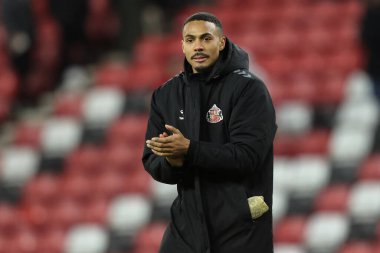 Sunderland 'dan Wilson Isidor, 10 Aralık 2024' te İngiltere 'nin Sunderland kentinde oynanan Sky Bet Şampiyonası karşılaşmasında taraftarları alkışlıyor.