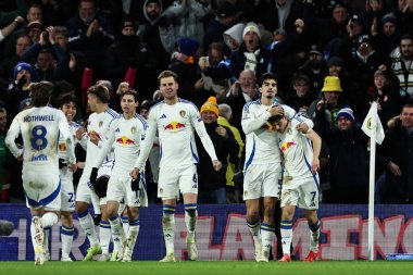 Leeds United takımından Daniel James, 10 Aralık 2024 'te Leeds Road, İngiltere' de oynanan Sky Bet Şampiyonası maçında 2-1 'lik galibiyetini kutluyor.
