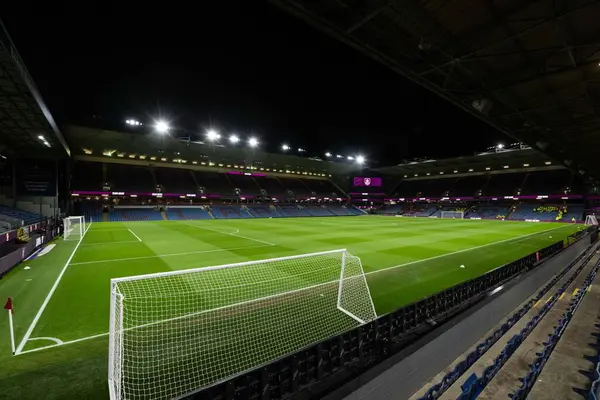 Burnley Turf Moor, Home of Burnley 'nin genel görünümü, 10 Aralık 2024' te Burnley ile Derby County arasında oynanacak Gökyüzü İddia Şampiyonası maçı öncesinde