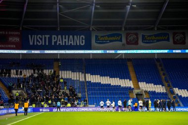 Preston North End oyuncuları ve çalışanları, 11 Aralık 202 'de Cardiff City Stadyumu' nda oynanan Cardiff City - Preston North End maçında taraftarlarıyla birlikte son düdüğü çaldı.