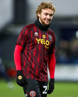 Sheffield United takımından Tom Davies, 11 Aralık 2024 'te İngiltere' nin başkenti Londra 'da oynanan The Den' de Millwall-Sheffield United maçından önce ısınıyor.