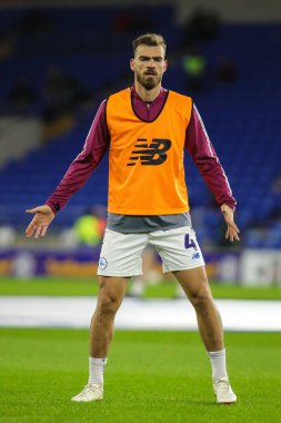 Cardiff City 'den Dimitris Goutas, 11 Aralık 2024' te Cardiff City Stadyumu 'nda oynanan Sky Bet Şampiyonası karşılaşması öncesinde ısınıyor.