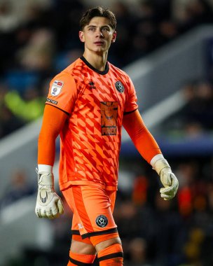 Sheffield United takımından Michael Cooper, 11 Aralık 2024 'te İngiltere' nin başkenti Londra 'da oynanan The Den' de Millwall-Sheffield United maçında izlemektedir.