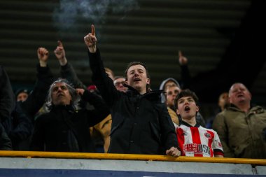 Sheffield United taraftarları, 11 Aralık 2024 'te İngiltere' de The Den 'de Millwall - Sheffield United maçının galibiyetini kutluyorlar.