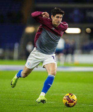 Cardiff City 'den Callum O' Dowda, 11 Aralık 2024 'te Cardiff City Stadyumu' nda oynanan Sky Bet Şampiyonası karşılaşması öncesinde ısınıyor.