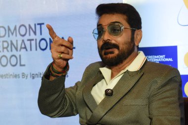 Hint Aktör Prosenjit Chatterjee, Credmont Uluslararası Okulu 'nun Kolkata' ya girişini duyurarak, kentin eğitim manzarasını yeniden tanımlama sözü verdi. Kolkata Batı Uluslararası Şehri 'nde yer almaktadır.