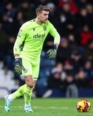 West Bromwich Albion 'dan Alex Palmer 11 Aralık 2024' te İngiltere 'nin başkenti West Bromwich Coventry City' de oynanan West Bromwich Albion-Coventry maçı sırasında iş başında.