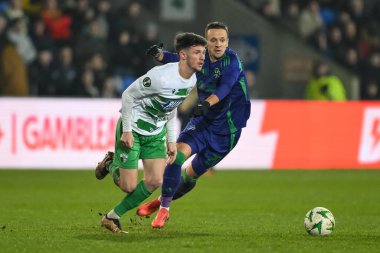 The New Saints F.C. 'den Rory Holden. UEFA Konferans Ligi - Lig Sahnesi The New Saints vs Panathinaikos Croud Meadow, Shrewsbury, İngiltere, 12 Aralık 2024