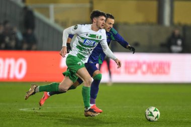The New Saints F.C. 'den Rory Holden. UEFA Konferans Ligi - Lig Sahnesi The New Saints vs Panathinaikos Croud Meadow, Shrewsbury, İngiltere, 12 Aralık 2024
