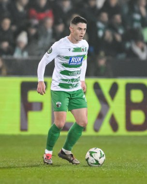 The New Saints F.C. 'den Danny Redmond. UEFA Konferans Ligi - Lig Sahnesi, Croud Meadow, Shrewsbury 'de Yeni Azizler Panathinaikos' a Karşı, 12 Aralık 2024
