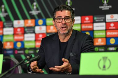 Rui Vitria Panathinaikos baş antrenörü UEFA Konferans Ligi - Lig Sahnesi The New Saints vPanathinaikos - Croud Meadow, Shrewsbury, Birleşik Krallık, 12 Aralık 2024