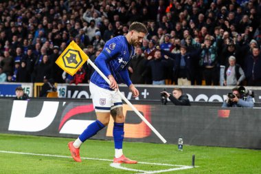 Ipswich Town 'dan Wes Burns, 14 Aralık 2024' te İngiltere 'nin Wolverhampton kentinde oynanan Premier League maçında Wolverhampton Wanderers-Ipswich Town maçında köşe bayrağını düzeltti.
