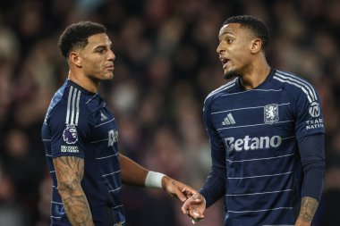 Aston Villa 'dan Diego Carlos ve Aston Villa' dan Ezri Konsa Premier Lig maçı sırasında Nottingham Forest, Nottingham, İngiltere 'de Aston Villa' ya karşı 14 Aralık 2024 'te konuştular.