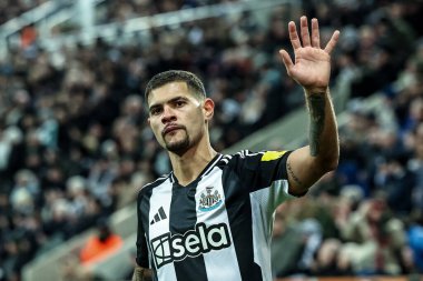 Newcastle United 'dan Bruno Guimares taraftarlara el sallıyor. Premier Lig maçı sırasında Newcastle United, Leicester City' ye karşı St. James 's Park, Newcastle, İngiltere, 14 Aralık 2024