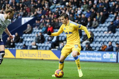 Leeds United takımından Brenden Aaronson 14 Aralık 2024 'te Deepdale, Preston, Birleşik Krallık' ta oynanan Gökyüzü İddia Şampiyonası maçında öne doğru ilerliyor.