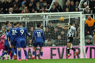 Newcastle United takımından Bruno Guimares, Premier League maçı Newcastle United ile Leicester City maçında 14 Aralık 2024 'te St. James' s Park, Newcastle 'da 2-0 berabere kaldı.