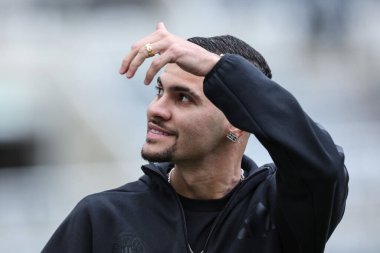 Newcastle United takımından Bruno Guimares, Premier Lig maçı sırasında St.James 's Park, Newcastle, İngiltere' de 14 Aralık 2024 'te Newcastle United ile Leicester City maçına geldi.