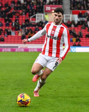 Stoke City 'den Thomas Cannon, Stoke City ile Cardiff City arasındaki 14 Aralık 2024' te oynanan Bet365 Stadyumu 'nda oynanan Gökyüzü İddia Şampiyonası maçında topla bir çıkış yaptı.