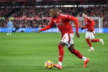 Nottingham Ormanı 'ndan Callum Hudson-Odoi Premier Lig maçı sırasında Nottingham Forest, Aston Villa' ya karşı City Ground, Nottingham, İngiltere 'de 14 Aralık 2024' te oynanan maçta topu aldı.