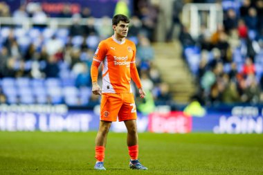 Blackpool 'dan Rob Apter, 14 Aralık 2024' te İngiltere 'de oynanan ve Blackpool' a karşı oynanan Gökyüzü İddia Ligi 1 karşılaşmasında izliyor.