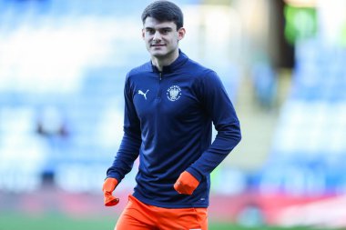 Blackpool 'dan Rob Apter, 14 Aralık 2024' te Birleşik Krallık 'ta oynanan Seçkin Araba Kiralama Stadyumu' nda oynanan Sky Bet 1 karşılaşmasından önce ısınıyor.