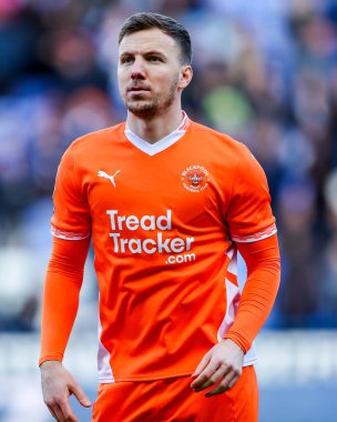 Blackpool 'dan Lee Evans, 14 Aralık 2024' te İngiltere 'de oynanan ve Blackpool' a karşı oynanan Gökyüzü İddia Ligi 1 karşılaşmasında izliyor.