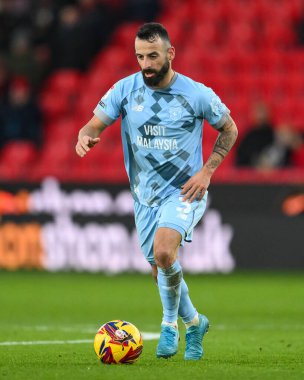 Cardiff City 'den Manolis Siopis, Stoke City ile Cardiff City arasındaki 14 Aralık 2024' te oynanan Bet365 Stadyumu 'nda oynanan Gökyüzü İddia Şampiyonası karşılaşmasında topla bir çıkış yaptı.