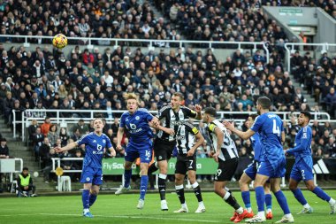 Newcastle United takımından Dan Burn, Premier League maçı Newcastle United 'a karşı Leicester City' nin 14 Aralık 2024 'te St. James' s Park, Newcastle 'da oynadığı maçta gol attı.