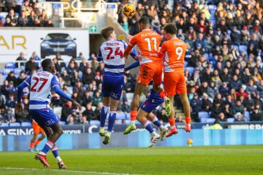 Blackpool 'dan Ashley Fletcher, 14 Aralık 2024' te İngiltere 'nin Reading şehrinde oynanan Seçkin Araba Kiralama Stadyumu' nda oynanan 1.