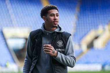 Blackpool 'dan Jordan Lawrence-Gabriel, 14 Aralık 2024' te İngiltere 'nin Reading şehrinde oynanan Sky Bet Lig 1 maçı öncesinde Seçilmiş Araba Kiralama Stadyumu' na geldi.