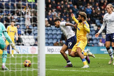 Preston North End 'den Kaine Kesler Hayden, Leeds United takımının Jayden Bogle' ını 14 Aralık 2024 'te Deepdale, Preston, İngiltere' de oynanan Sky Bet Şampiyonası maçında durdurdu.