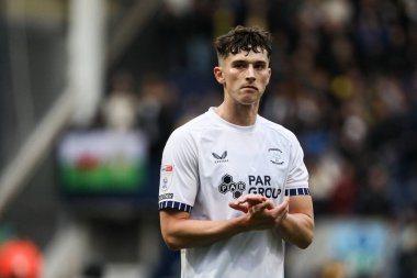 Preston North End 'den Jordan Storey 14 Aralık 2024' te İngiltere 'nin Deepdale kentinde oynanan Gökyüzü İddia Şampiyonası maçında taraftarlarını alkışlıyor.