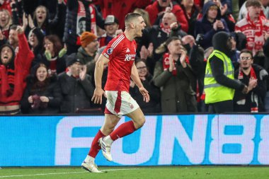 Nottingham Ormanı 'ndan Nikola Milenkovi, İngiltere' nin Nottingham şehrinde 14 Aralık 2024 'te oynanan Premier Lig maçı Nottingham Forest' a karşı Aston Villa maçında 1-1 kazanma hedefini kutluyor.