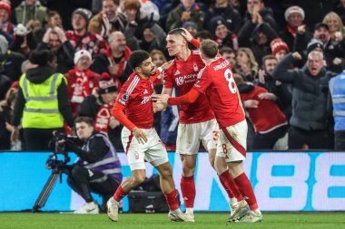 Nottingham Ormanı 'ndan Nikola Milenkovi, İngiltere' nin Nottingham şehrinde 14 Aralık 2024 'te oynanan Premier Lig maçı Nottingham Forest' a karşı Aston Villa maçında 1-1 kazanma hedefini kutluyor.