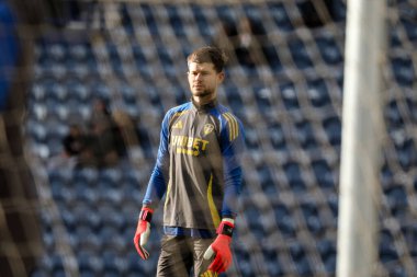 Leeds United takımından Illan Meslier, 14 Aralık 2024 'te İngiltere' nin Deepdale kentinde oynanan Preston North End-Leeds United maçından önce ısınıyor.