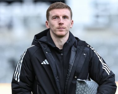 Newcastle United takımından Emil Krafth, Premier Lig karşılaşması sırasında St.James 's Park, Newcastle, İngiltere' de 14 Aralık 2024 'te karşı karşıya geldi.
