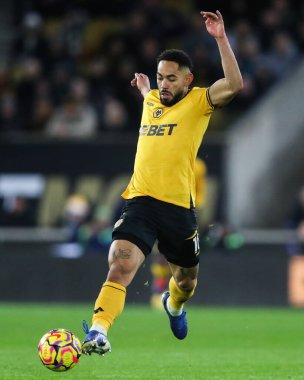 Wolverhampton Wanderers takımından Matheus Cunha, Premier League maçında topu kontrol ediyor. Wolverhampton Wanderers, Ipswich Town 'a karşı Molineux, Wolverhampton, Birleşik Krallık, 14 Aralık 2024