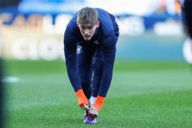 Blackpool 'dan Dom Ballard, 14 Aralık 2024' te Birleşik Krallık 'ta oynanan Seçkin Araba Kiralama Stadyumu' nda oynanan Sky Bet 1 karşılaşmasından önce ısınıyor.