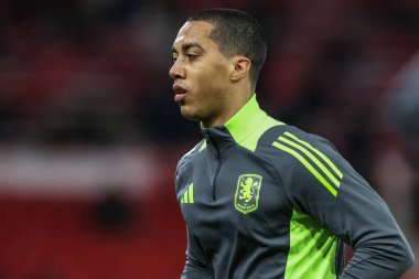 Aston Villa 'dan Youri Tielemans Premier Lig maçı sırasında Nottingham Forest, Aston Villa' ya karşı City Ground, Nottingham, İngiltere 'de 14 Aralık 2024' te oynanan ısınma maçında